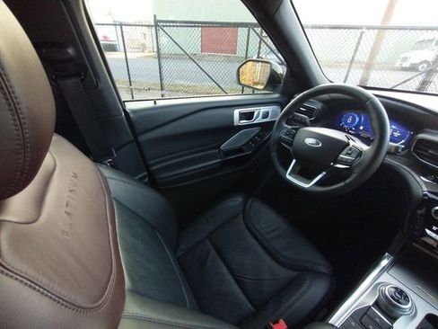 Used 2021 Ford Explorer Platinum w/ Equipment Group 601A image 41