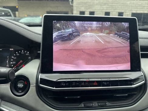 Used 2023 Jeep Compass Limited image 9