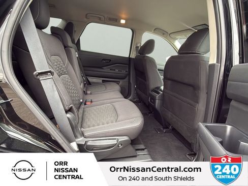 Used 2025 Nissan Pathfinder SV image 12