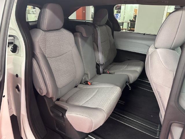 Certified 2025 Toyota Sienna LE FWD image 13