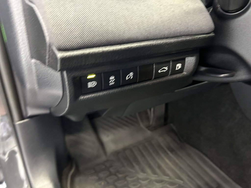 Used 2025 Toyota Camry LE FWD image 18