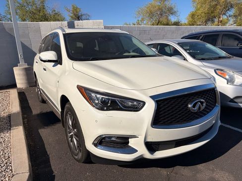 Used 2019 INFINITI QX60 Luxe w/ Essential Package FWD image 4