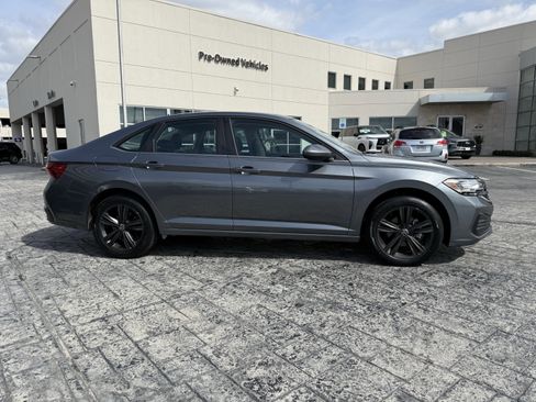 Used 2022 Volkswagen Jetta SE image 8