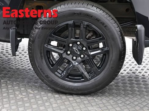 Used 2024 Chevrolet Silverado 1500 Custom AWD/4WD image 33