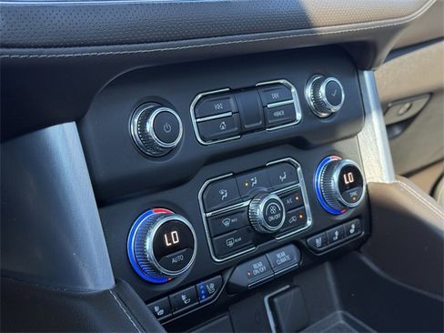 Used 2022 GMC Yukon XL SLT w/ SLT Premium Package image 27