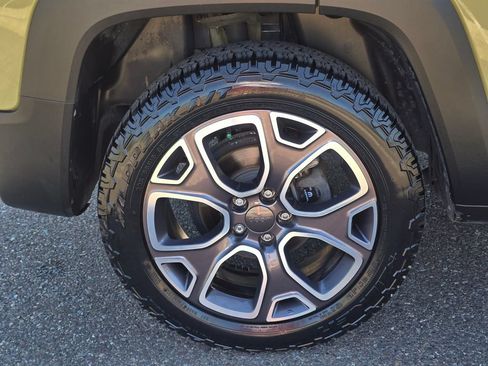 Used 2015 Jeep Renegade Limited w/ Advanced Technology Group AWD/4WD image 9