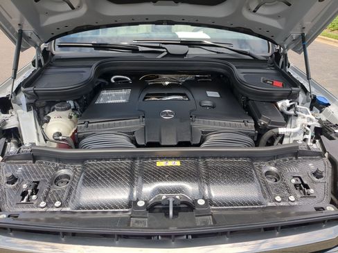 Used 2025 Mercedes-Benz GLS 580 4MATIC image 39