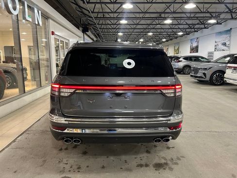 Used 2024 Lincoln Aviator AWD w/ Premium Package image 4