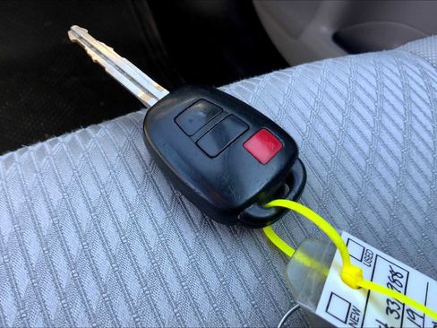 Used 2019 Toyota Highlander LE FWD image 13