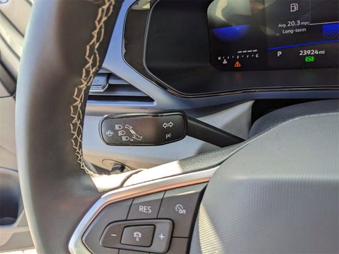 Used 2023 Volkswagen Taos SE image 32