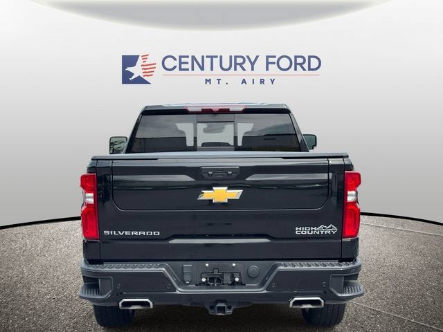 Used 2024 Chevrolet Silverado 1500 High Country w/ High Country Premium Package AWD/4WD image 3