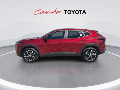 Used 2025 Chevrolet Trax RS w/ Sunroof Package FWD image 5