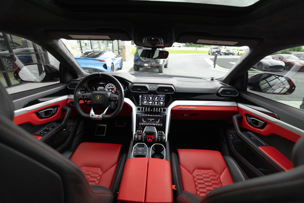 Used 2021 Lamborghini Urus AWD/4WD image 13