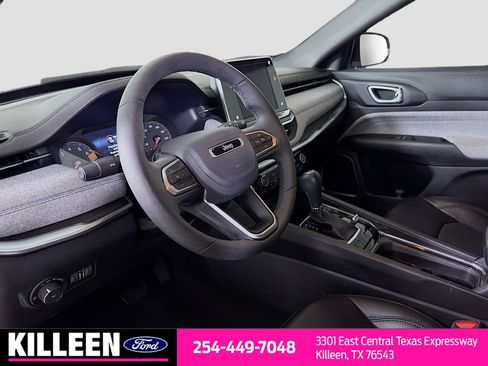 Used 2025 Jeep Compass Latitude AWD/4WD image 10