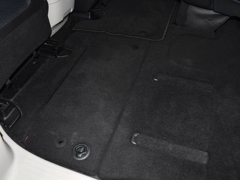 Certified 2024 Chrysler Pacifica Touring-L image 34