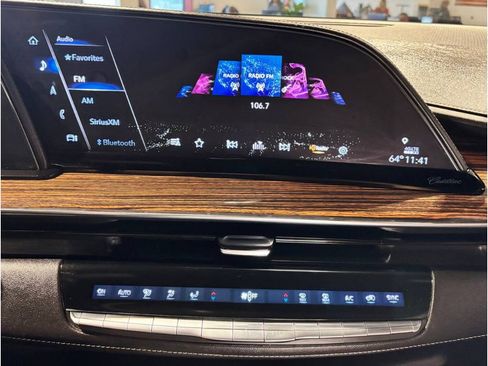 Used 2021 Cadillac Escalade Luxury image 32