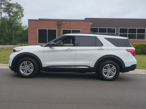 Used 2023 Ford Explorer XLT AWD/4WD image 10