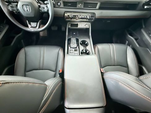 Certified 2025 Honda Pilot TrailSport image 16