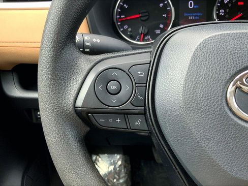 Used 2022 Toyota RAV4 LE AWD/4WD image 18