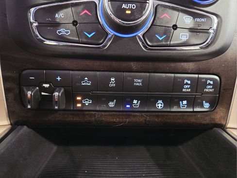 Used 2014 RAM 1500 Laramie Longhorn w/ Convenience Group AWD/4WD image 26