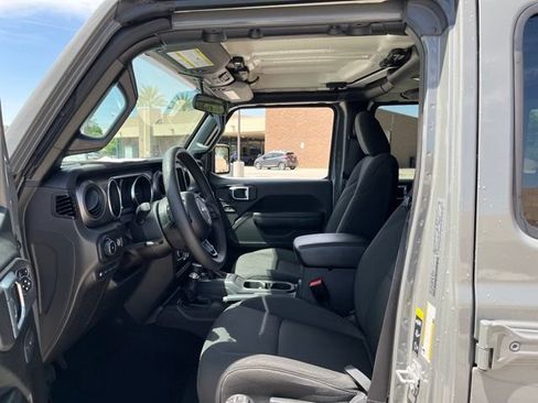 Used 2023 Jeep Wrangler Unlimited AWD/4WD image 11