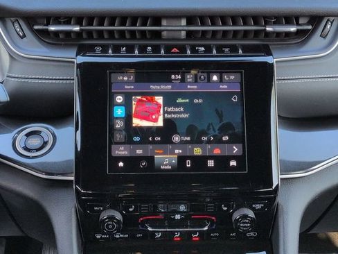 Used 2022 Jeep Grand Cherokee L Laredo image 17