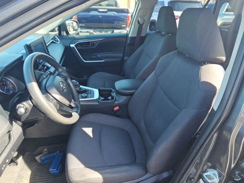 Used 2019 Toyota RAV4 LE AWD/4WD image 25