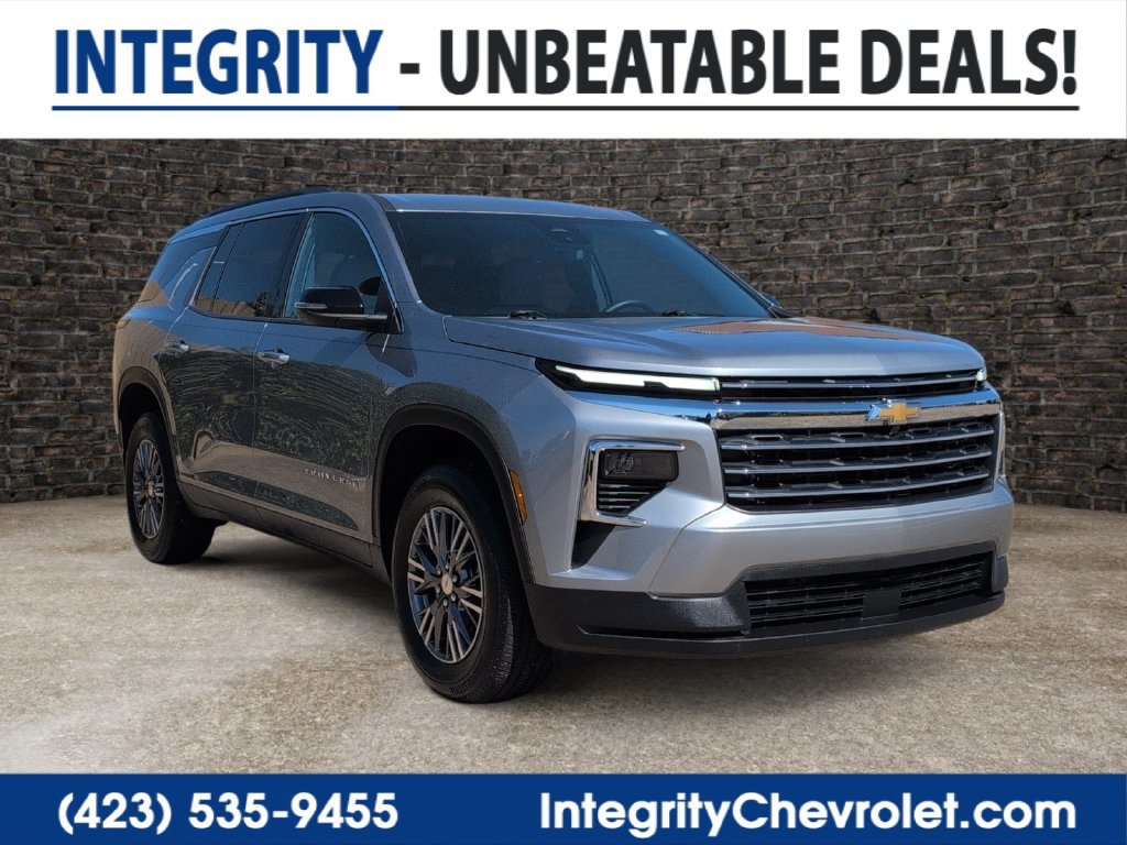 Used 2025 Chevrolet Traverse LT FWD image 1