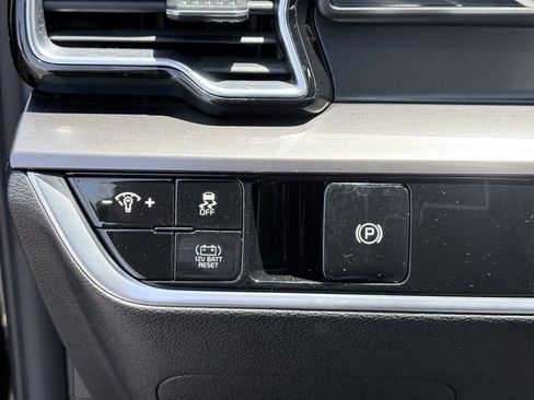 Used 2023 Kia Sportage EX AWD/4WD image 24