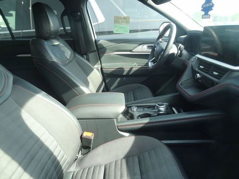 Used 2025 Ford Explorer ST-Line image 11