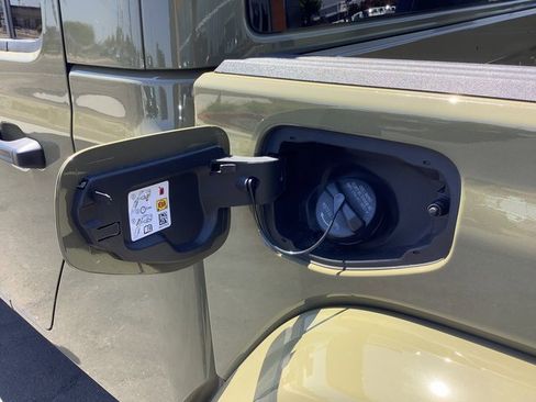 New 2025 Jeep Gladiator Sport image 21