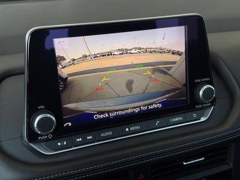 Used 2025 Nissan Rogue SV FWD image 4