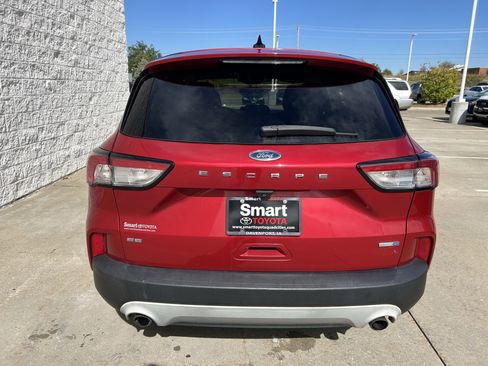 Used 2020 Ford Escape SE image 4
