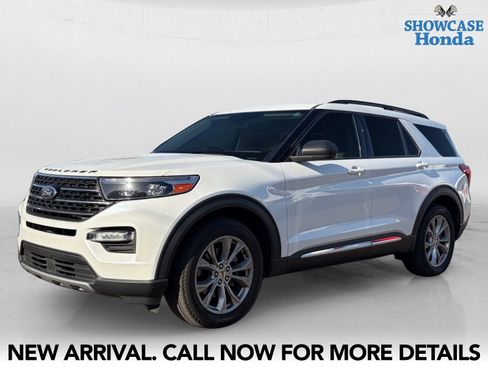 Used 2020 Ford Explorer XLT w/ Equipment Group 202A AWD/4WD image 2