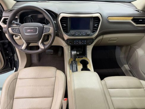 Used 2018 GMC Acadia Denali w/ Technology Package FWD image 17