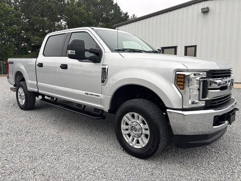 Used 2019 Ford F250 XLT AWD/4WD image 3