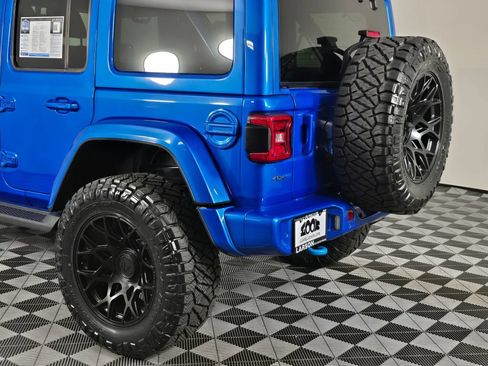 Used 2023 Jeep Wrangler Unlimited Sahara AWD/4WD image 12