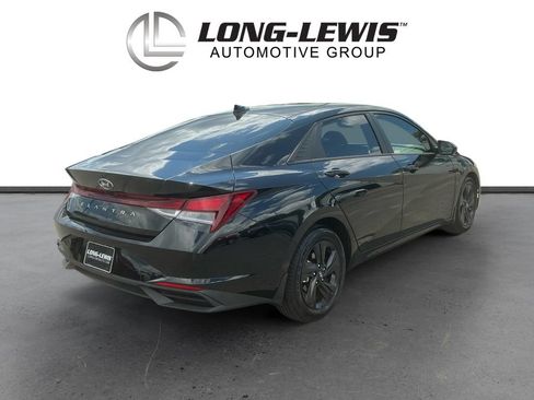 Used 2022 Hyundai Elantra SEL w/ Convenience Package FWD image 7