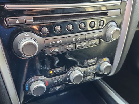 Used 2020 Nissan Pathfinder SV FWD image 20