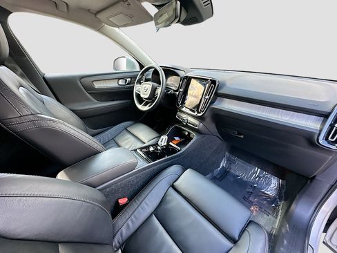 Used 2023 Volvo XC40 B5 Ultimate w/ Protection Package Premier image 32