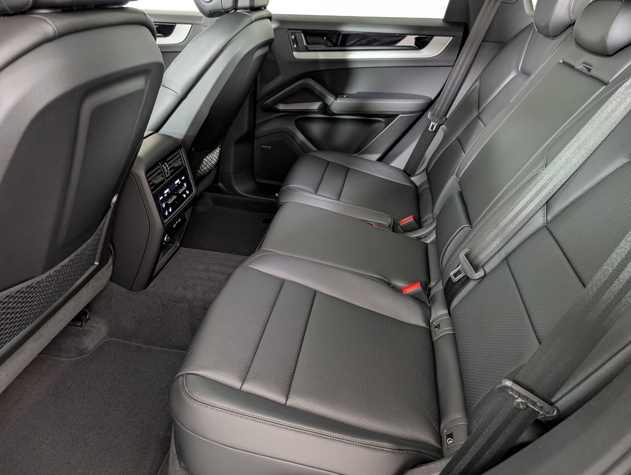Certified 2026 Porsche Cayenne AWD/4WD image 17