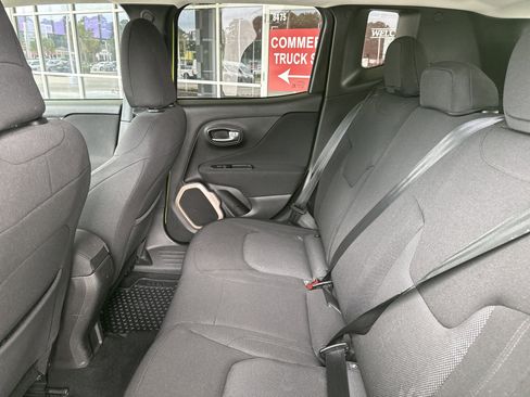Used 2017 Jeep Renegade Latitude w/ Cold Weather Group AWD/4WD image 29