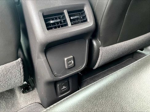 Used 2022 Chevrolet Equinox Premier image 26