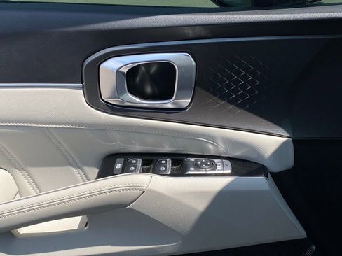 Certified 2023 Kia Sorento SX image 21