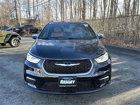 New 2026 Chrysler Pacifica Pinnacle image 3