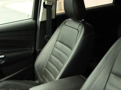 Used 2018 Ford Escape Titanium w/ Ford Safe & Smart Package FWD image 15