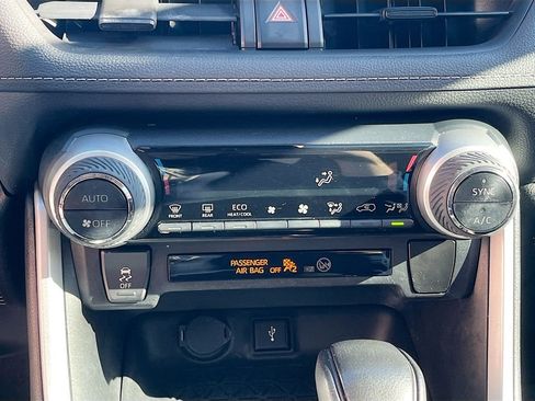 Used 2021 Toyota RAV4 XLE w/ Convenience Package image 15