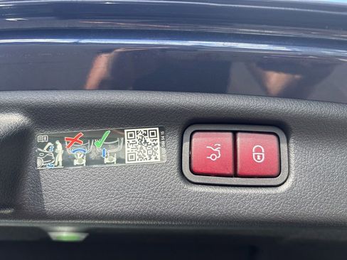 Used 2024 Mercedes-Benz C 300 C 300 image 17