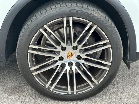 Used 2016 Porsche Cayenne AWD/4WD image 28