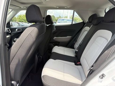 Used 2025 Hyundai Venue SEL FWD image 13